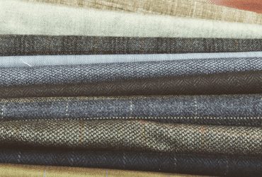 Guía de pantalones de traje para hombre: cortes clásicos, ajuste y detalles de sastrería